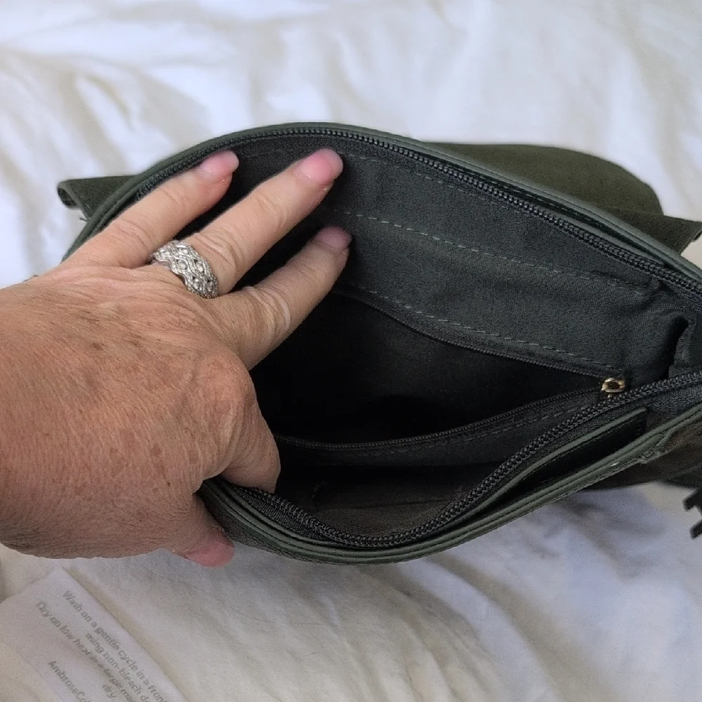 New Chic Khaki Green Crossbody Bag - Super Cute!! - Picture 5 of 5